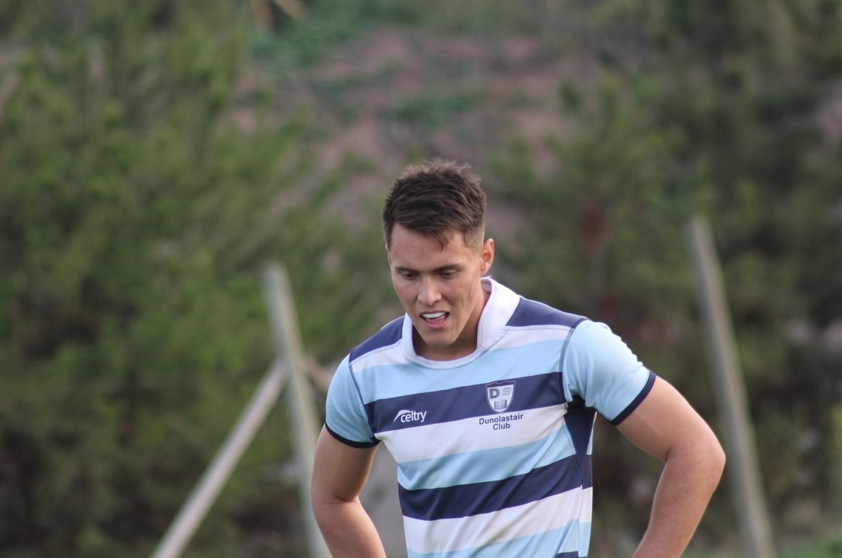 Jugador de rugby en pleno partido